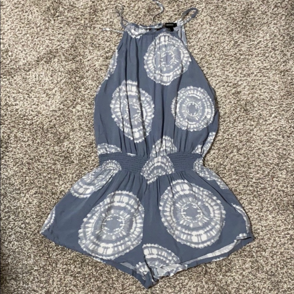 Blue and white pattern romper